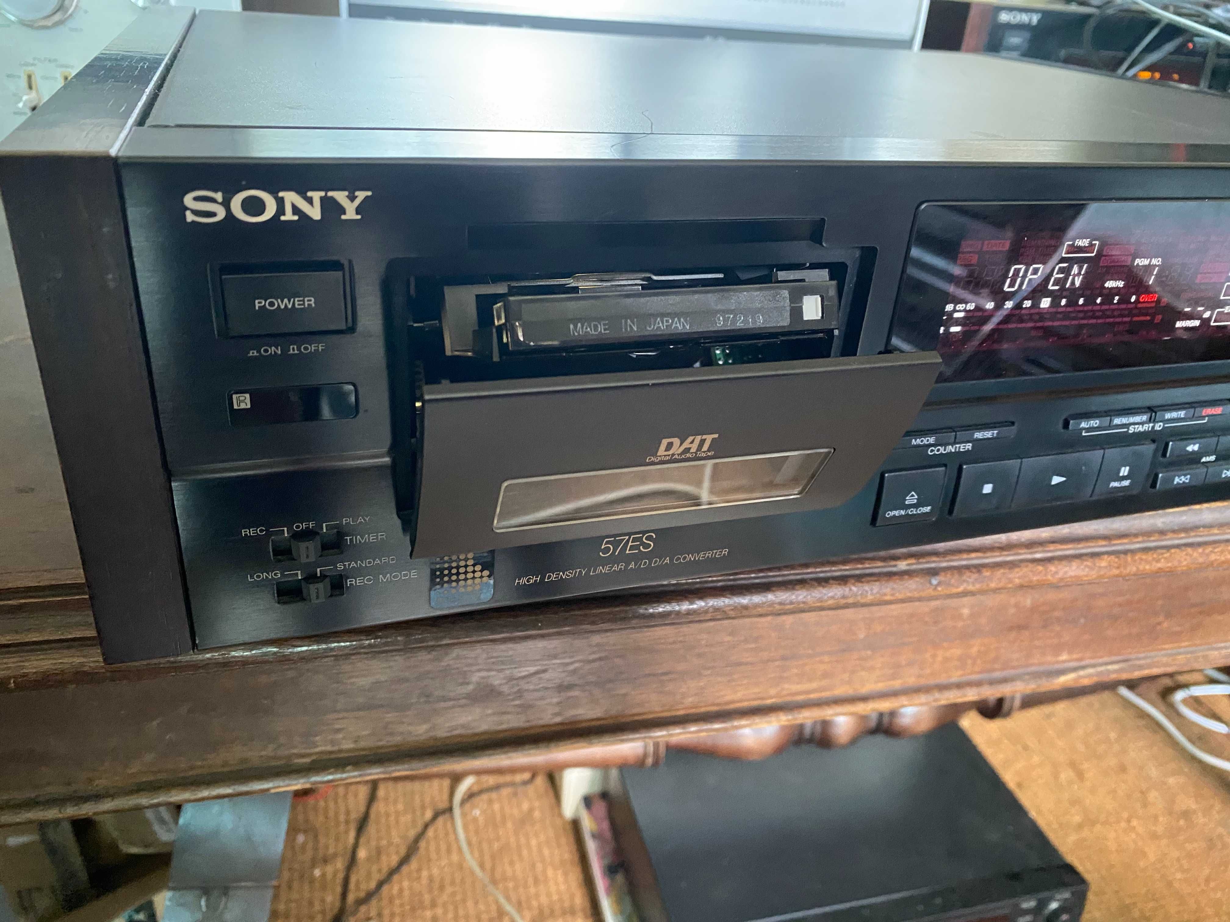 Sony DAT 57ES – Série ES com laterais em madeira
