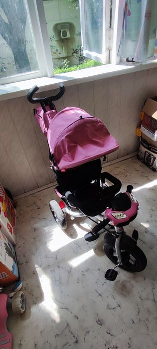 Детский трехколесный велосипед с ручкой