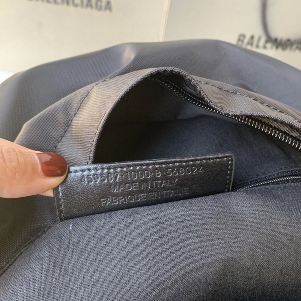 Mochila Balenciaga Preta nova em caixa