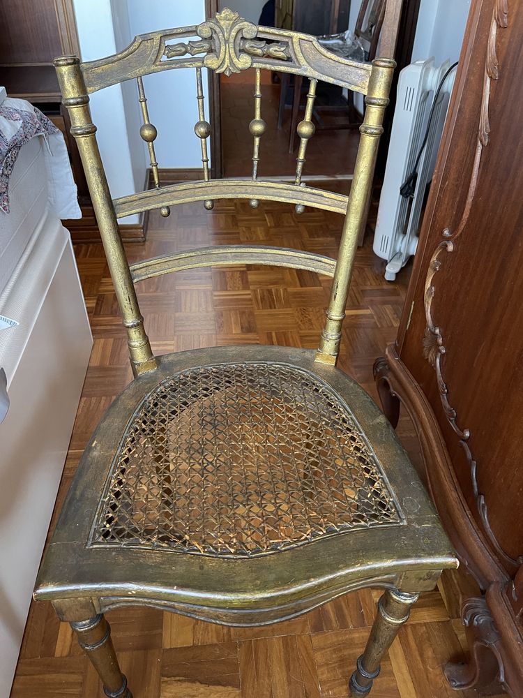 Cadeiras Napoleão III douradas e com palhinha