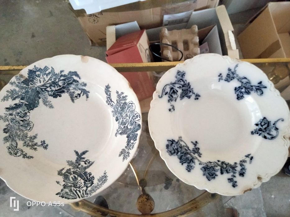 Terrinas e pratos em loiça pintada