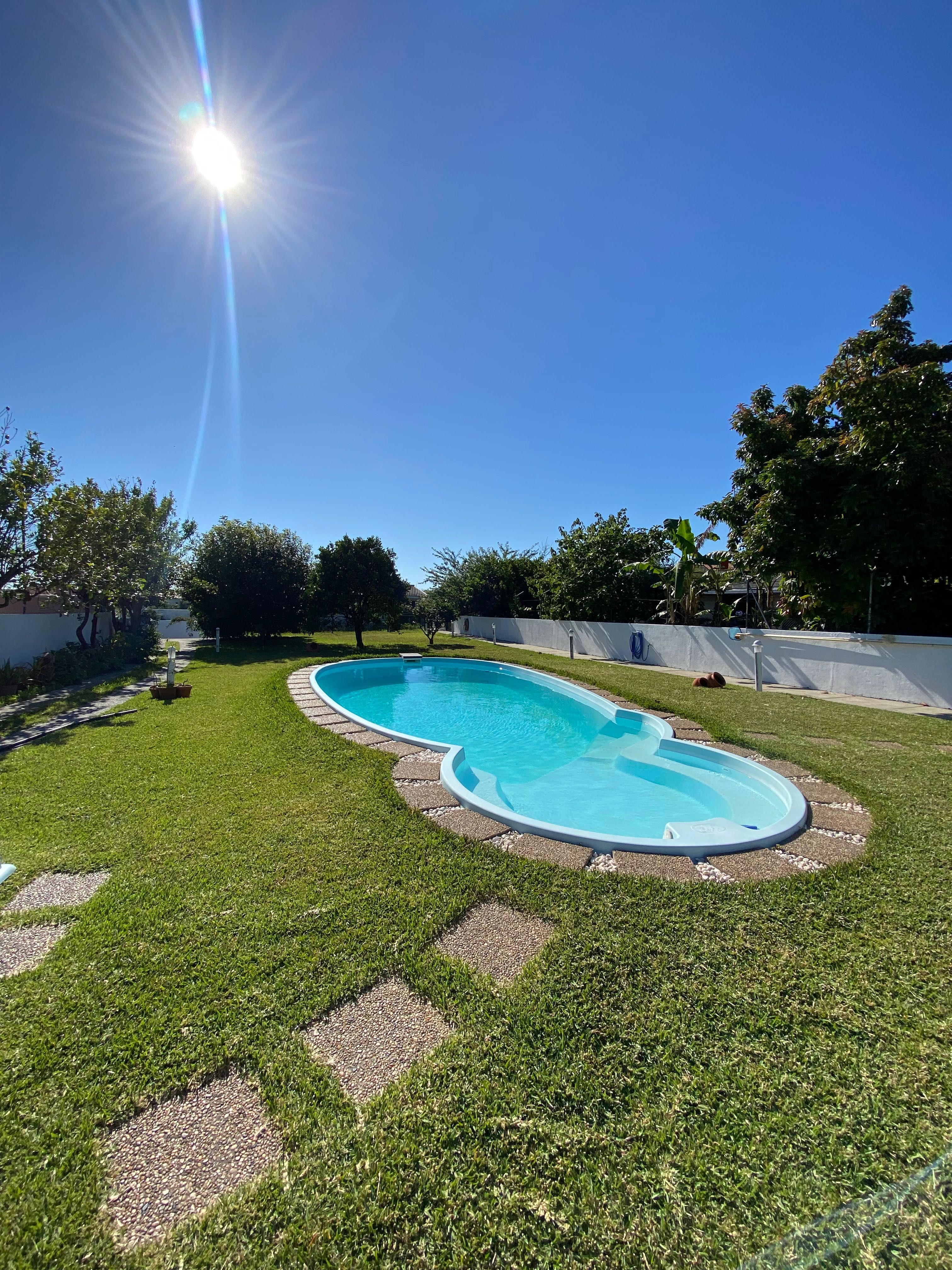 Espaço com piscina