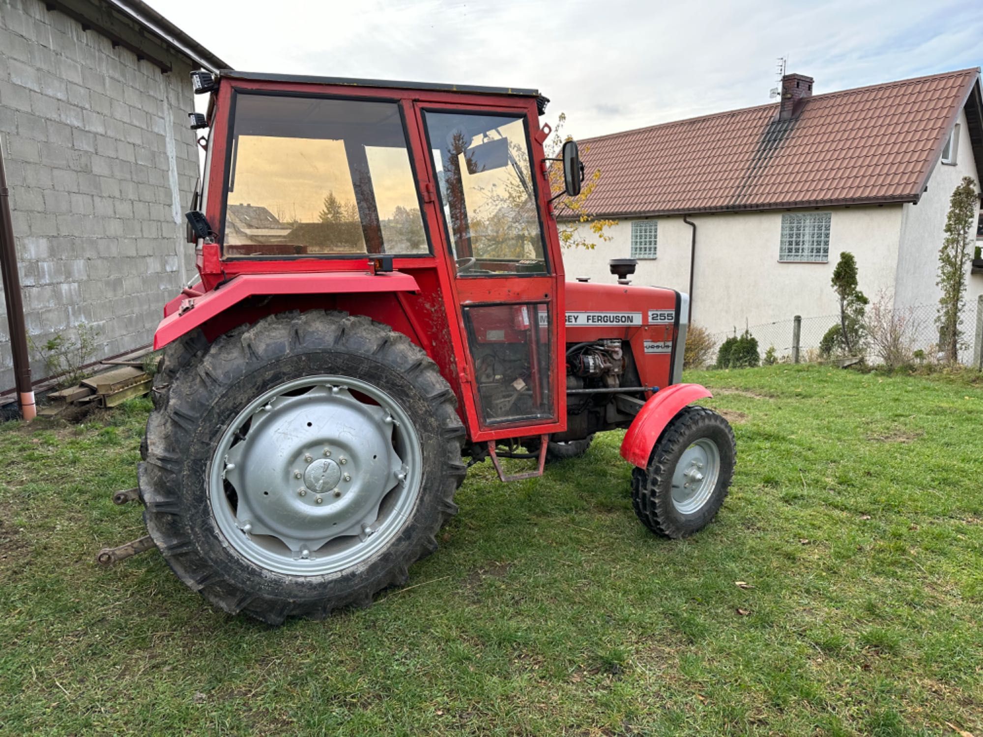 Massey Ferguson 255