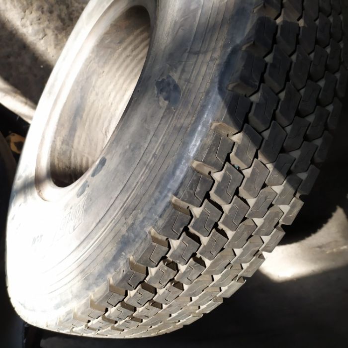 продаю автошину 11Р20 /300*508/ на каркасе БРИДЖСТОУН с диском