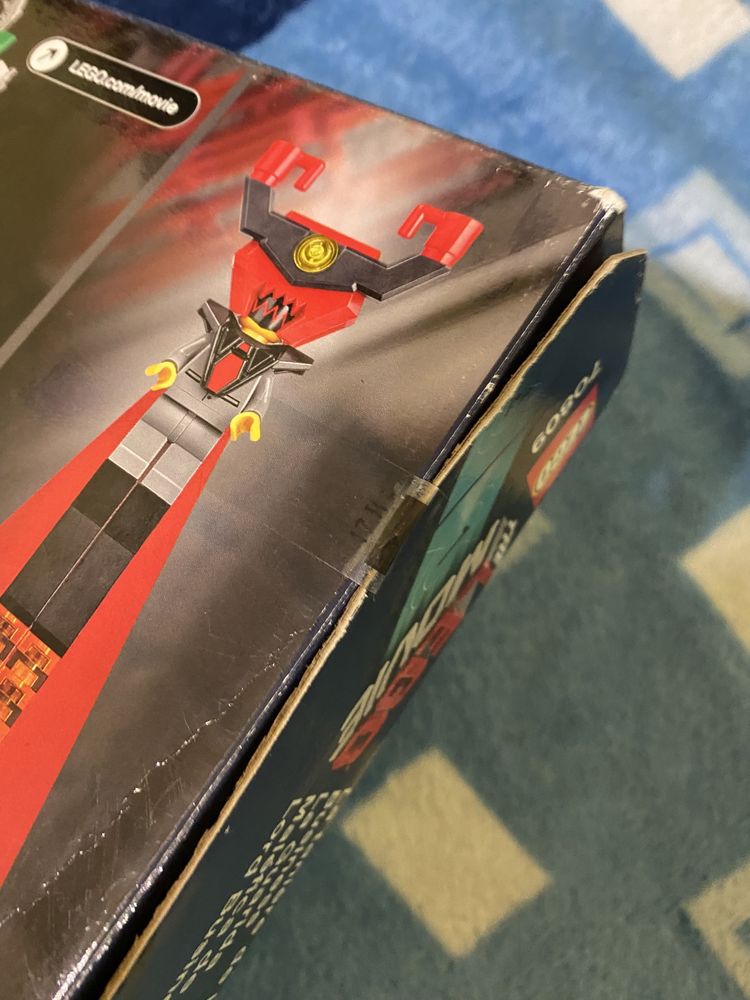 Продам НОВИЙ конструктор LEGO Movie 70809 Лігво Лорда Бізнесу