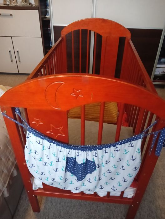 Łóżeczko dziecięce z materacem, kołderką