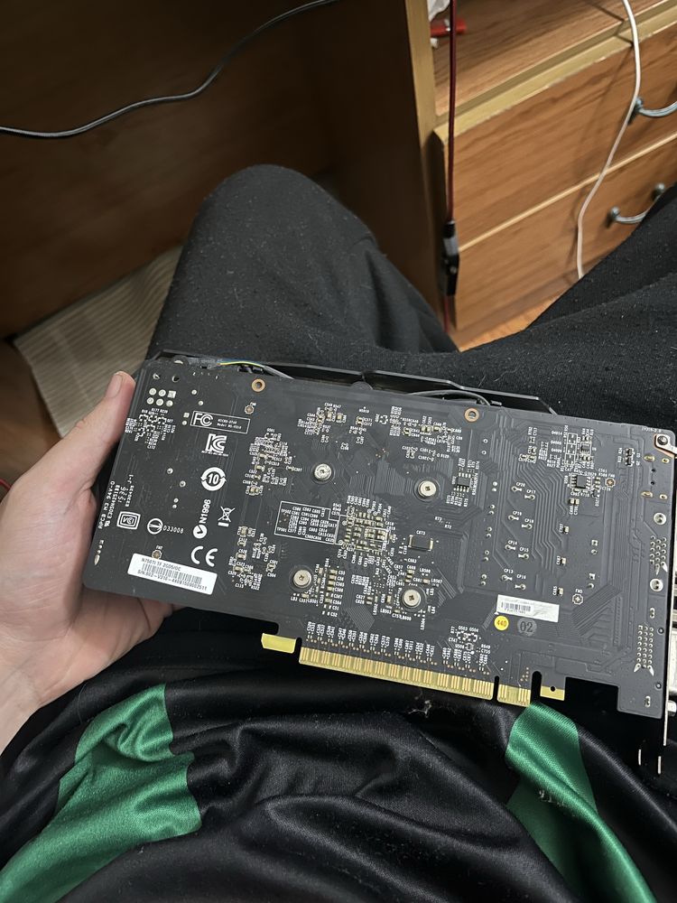 GTX 750 TI 4GB. .