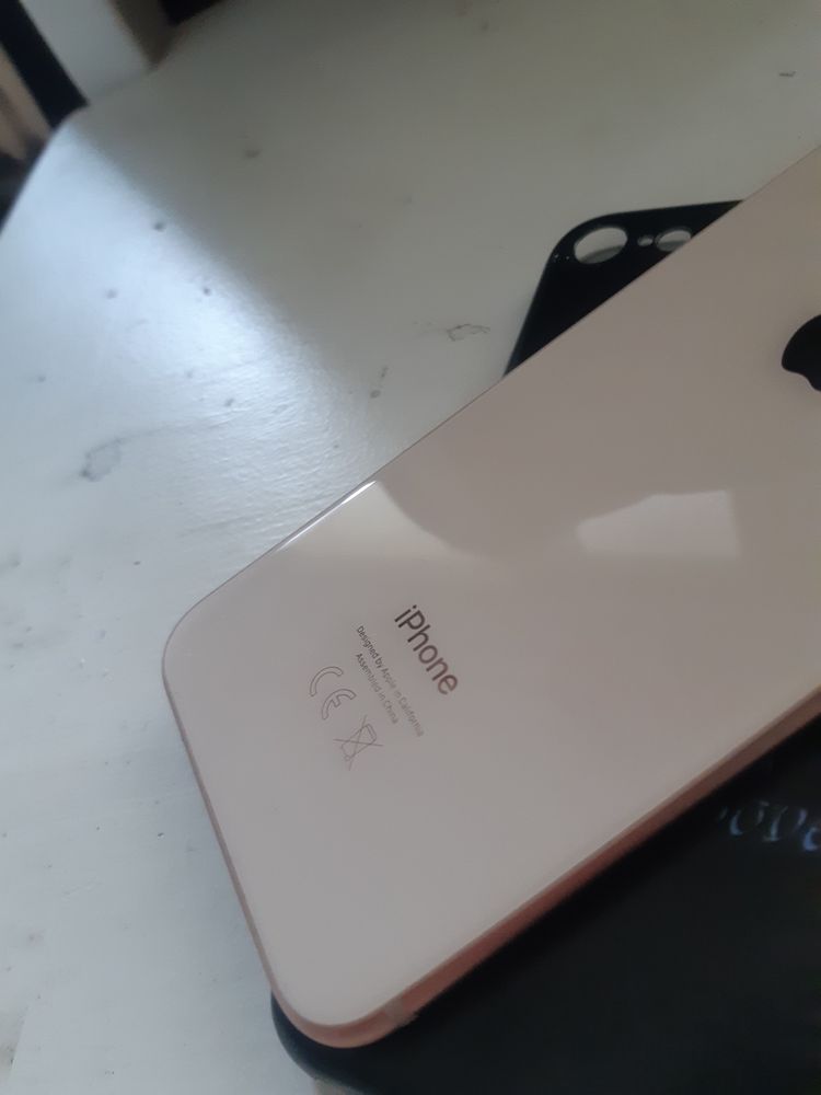 iPhone 8 64 GB GOLD