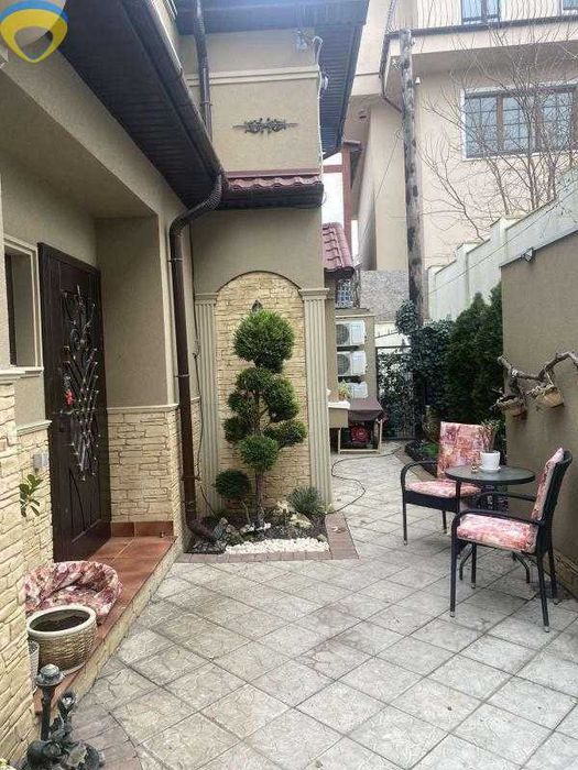 Красивый дом на Фонтане на Шишкина.