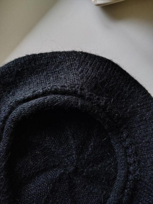 Жіночі берети із натуральної пряжі ручної роботи