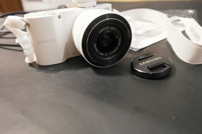 Беззеркальная системная камера Samsung NX 1000