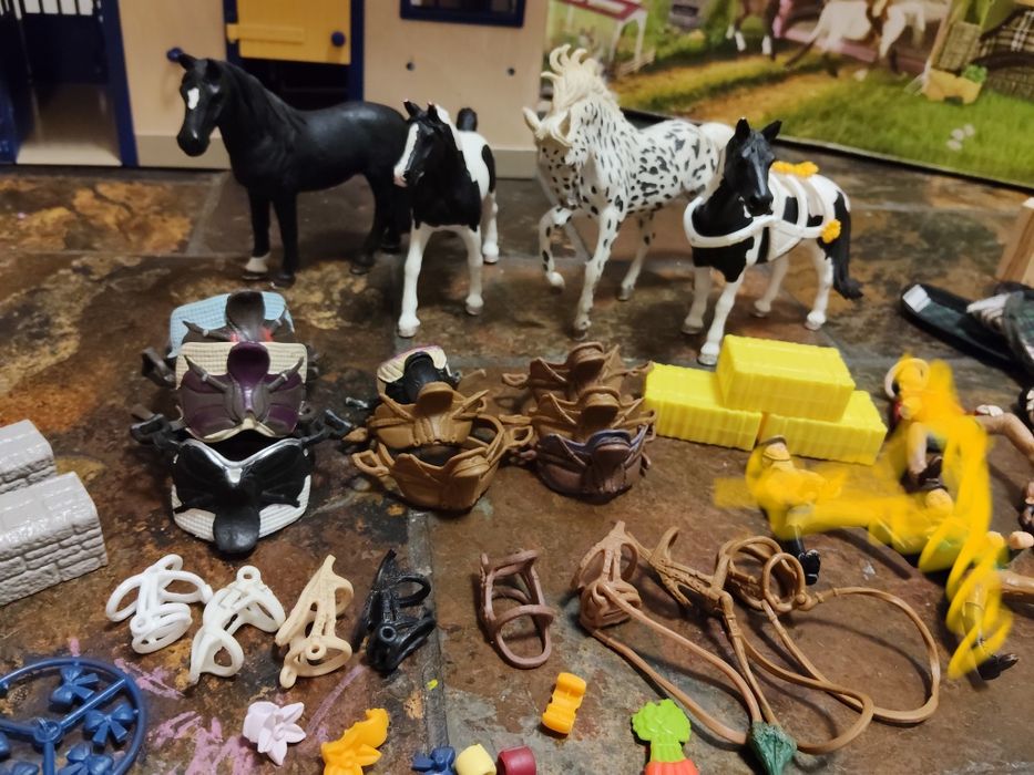 Zestaw konie akcesoria Schleich