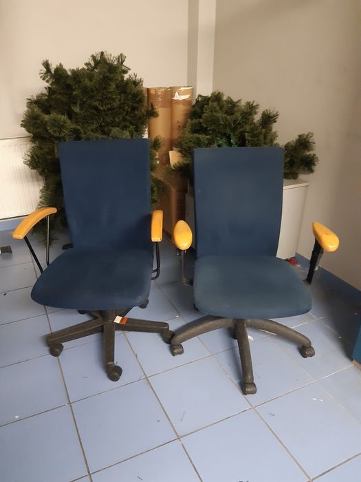 Biurko z zamykaną szafką