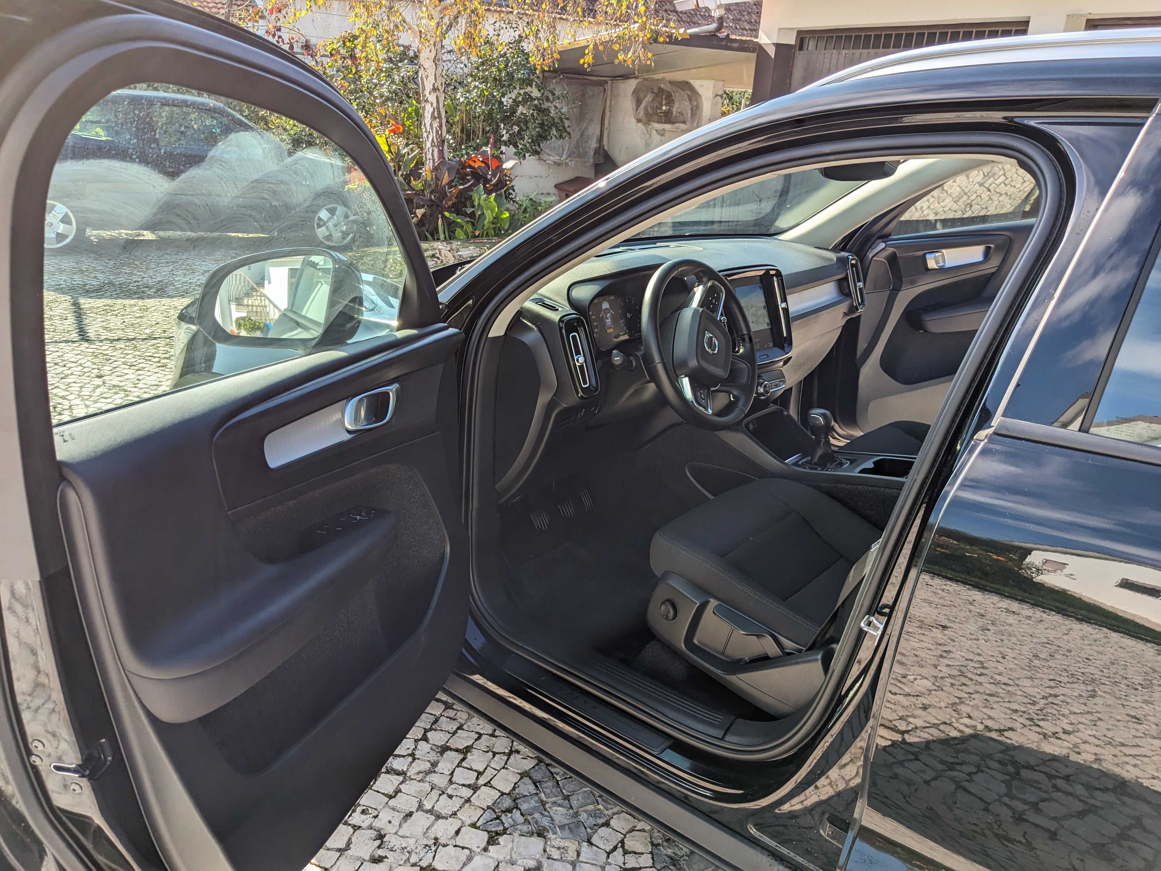 Volvo XC40 T3 / Como novo / Financiamento