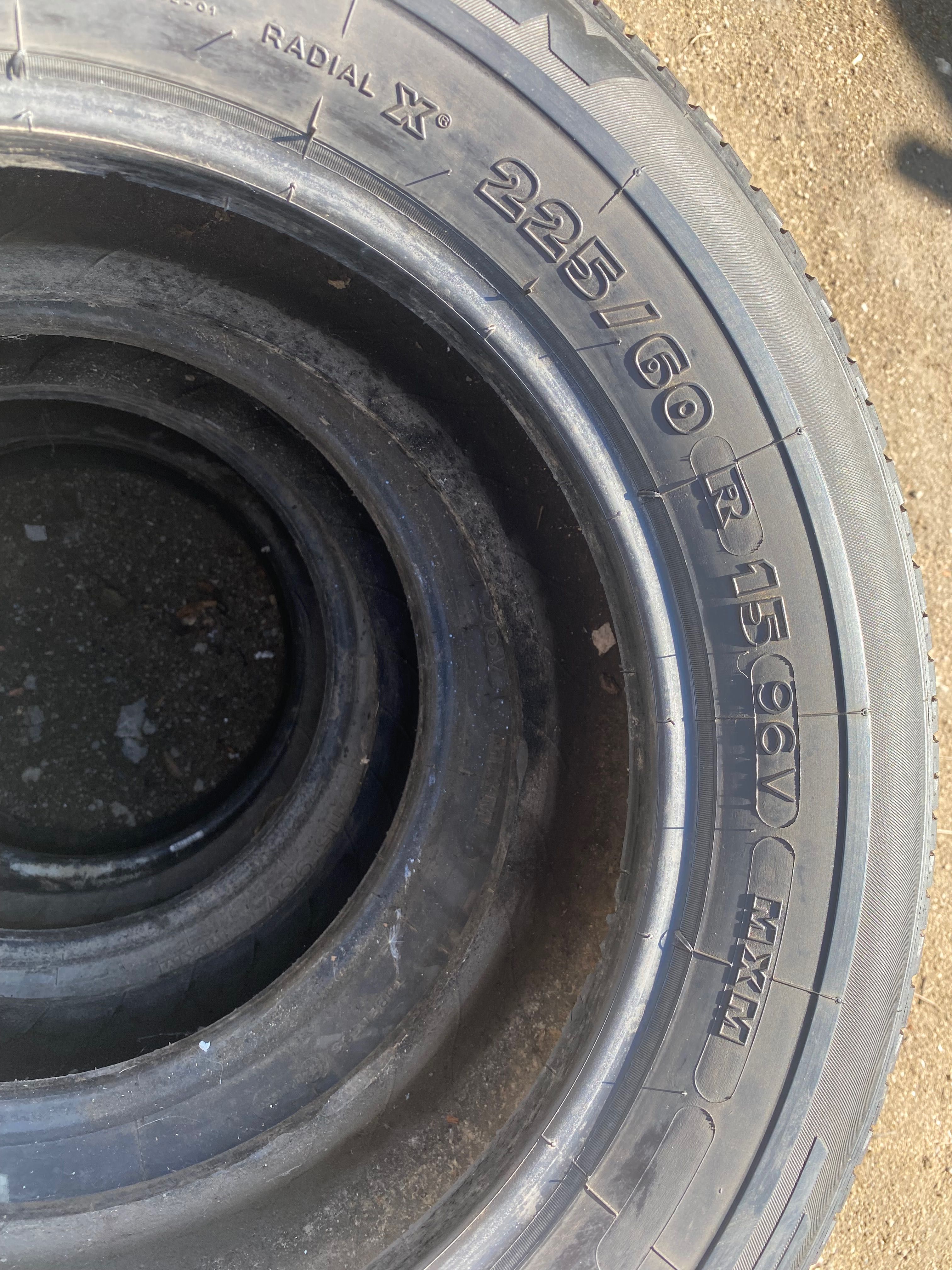 Автошини б/в R15 225/60 MICHELIN