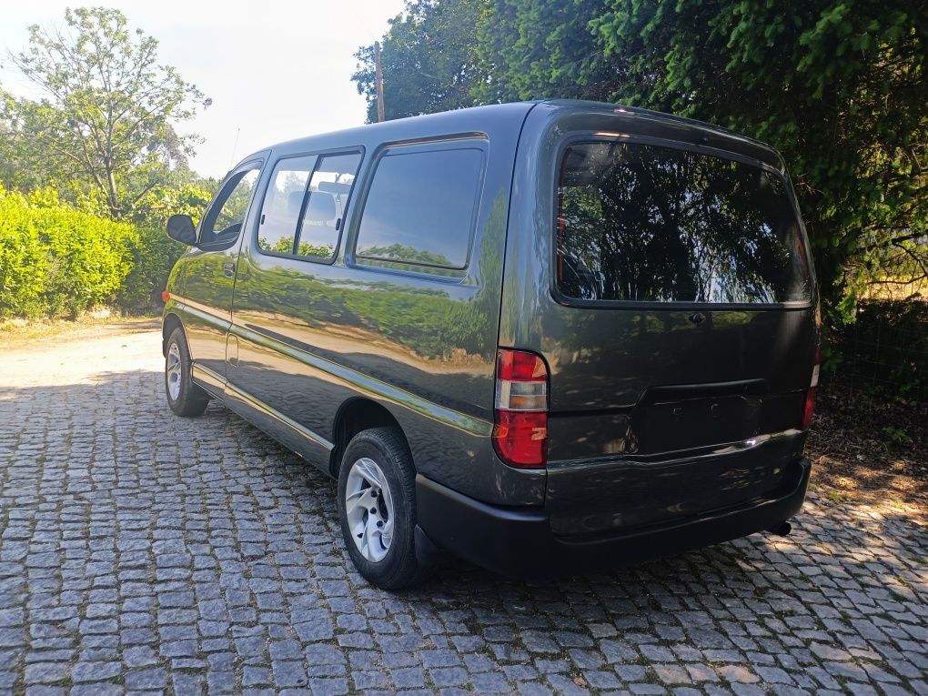 Toyota Hiace 6 lugares pintura nova