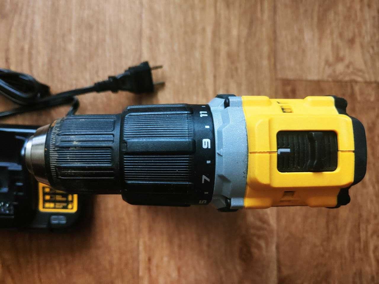 Аккумуляторный шуруповерт-ударная дрель Dewalt DCD799 20V