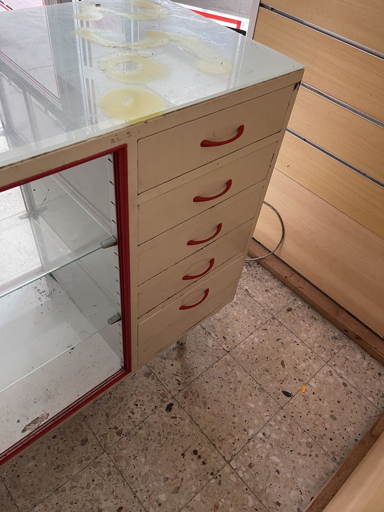 Vitrine / Expositor de vidro com 5 gavetas – 200 x 93 x 49,7 cm