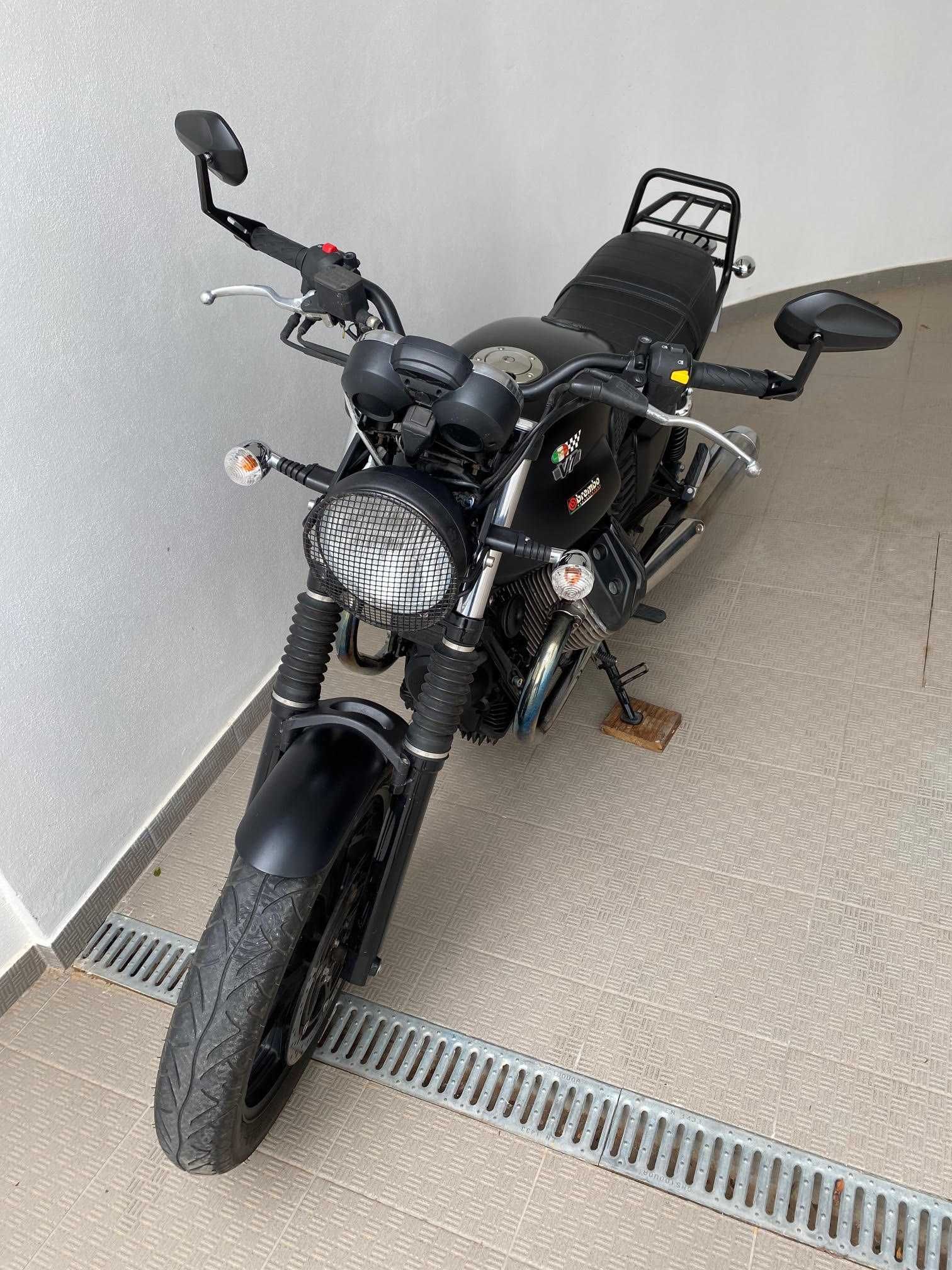 Moto Guzzi V7 Stone (Única limitada carta A2)