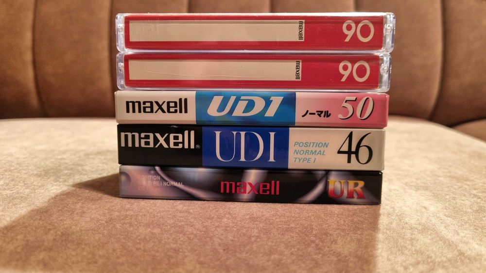 Kasety MAXELL - 3 nowe i 2 właściwie też nowe.