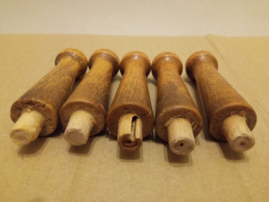 stare drewniane kołki do wieszaka