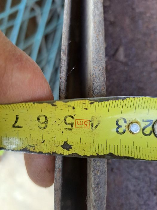 Металеві двері, люк