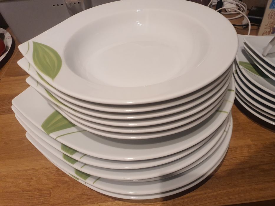 Zestaw obiadowy Chodzież kropla 18 sztuk zielony listek