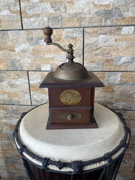 Stary mlynek niemiecki do kawy