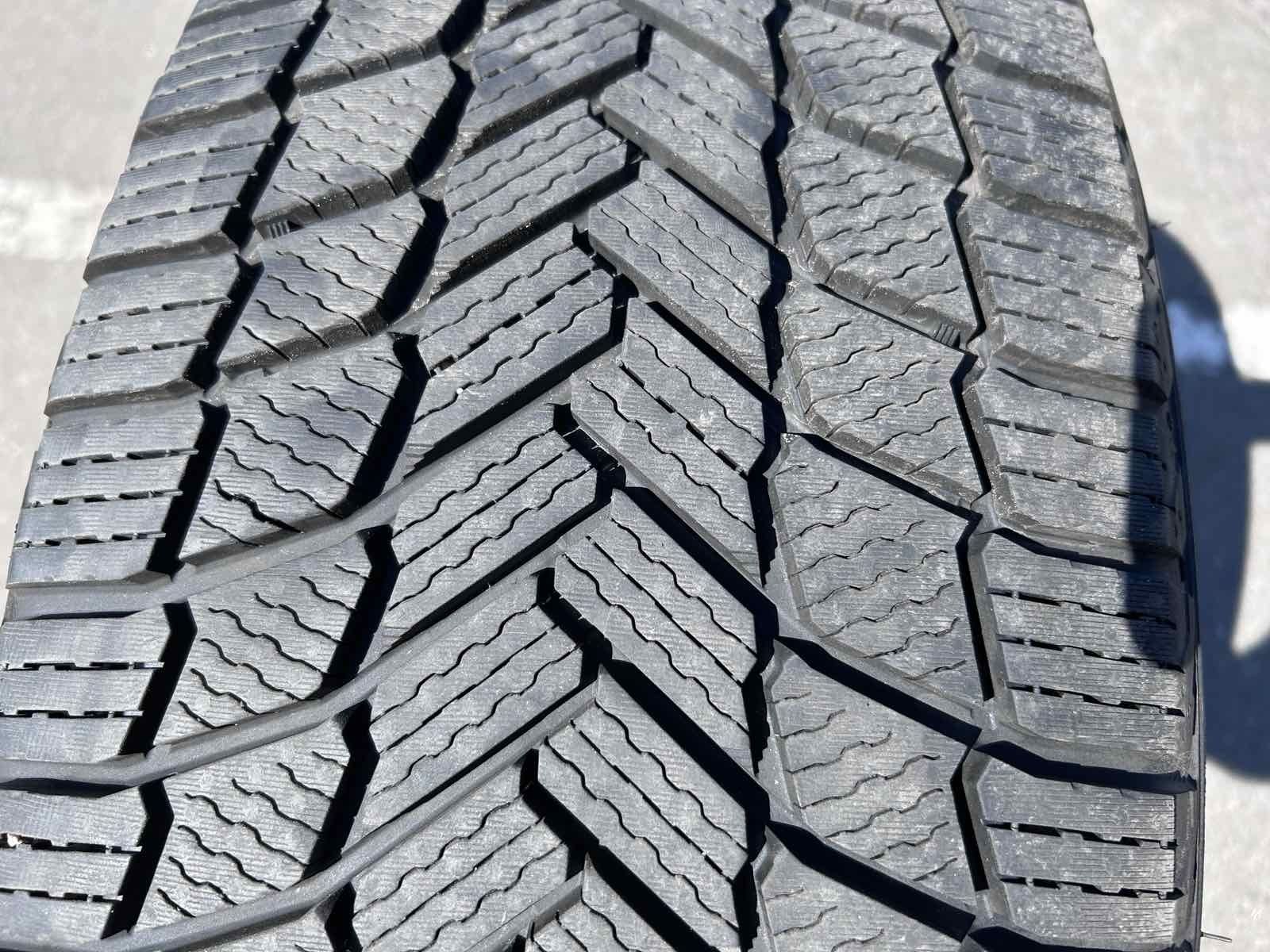 Зимова шина Michelin X-Ice Snow 235/50 R21 101H