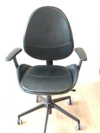 Fotel biurowy ergonomiczny Ikea HATTEFJÄLL regulowany skóra