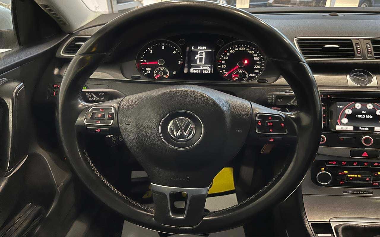 Volkswagen Passat 2011