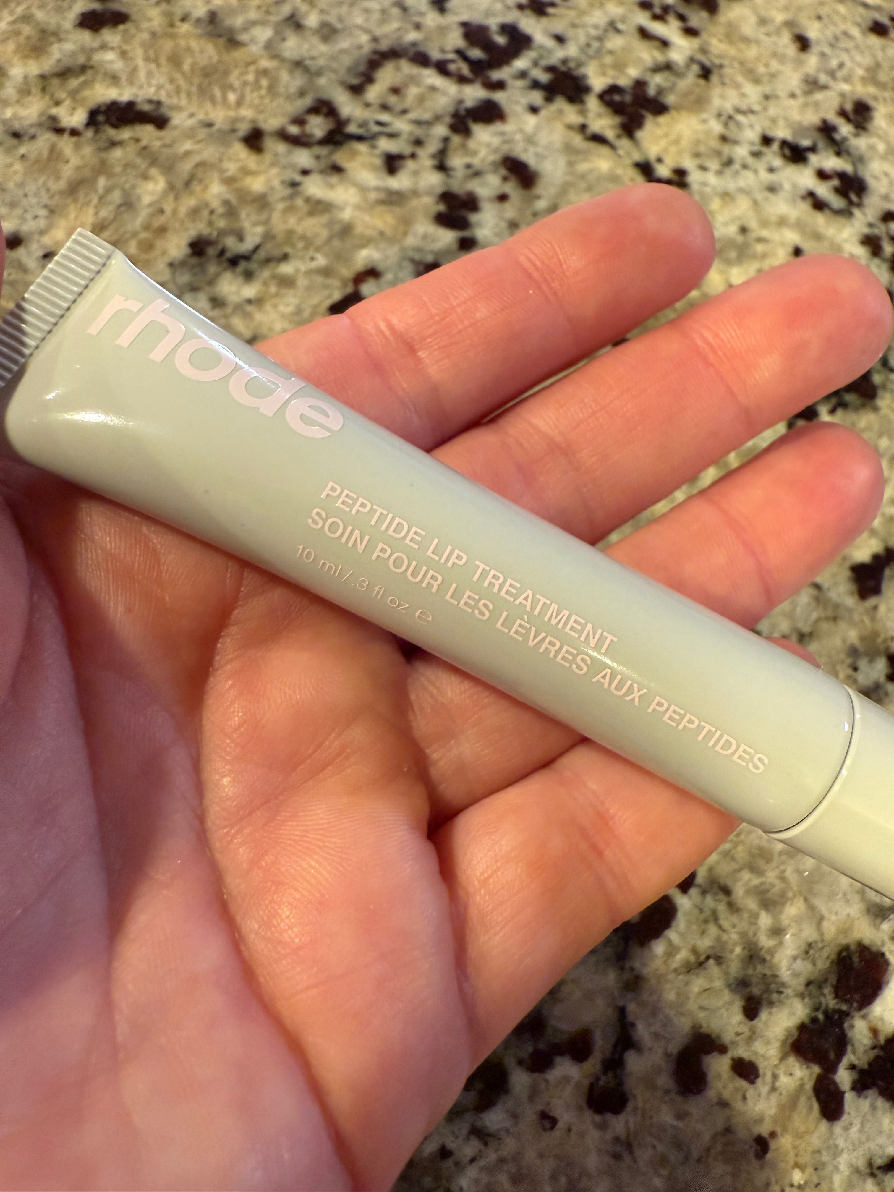 Błyszczyk Peptide Lip Tint / Peptide Lip Treatment firmy RHODE