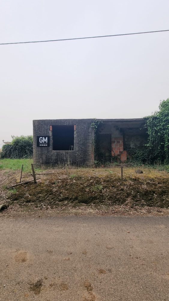 Vendo Terreno com Construção Iniciada – Carvalhal, Bombarral