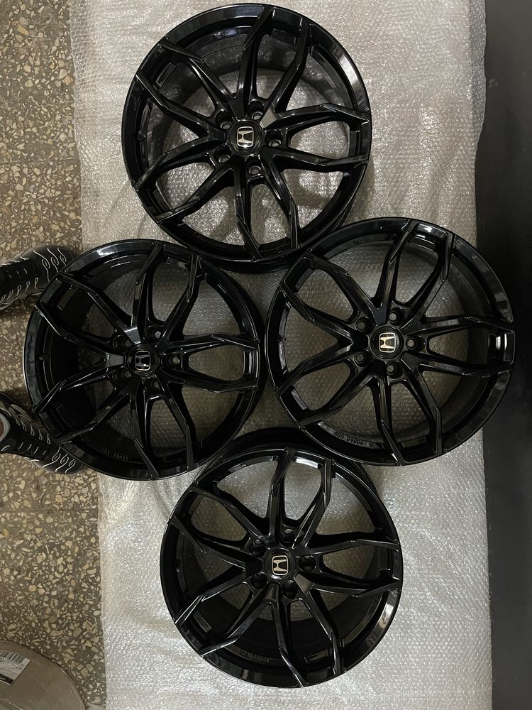 Диски R18 5x114.3 Et45 8J. Honda Accord CR-V HR-V Toyota Camry RAV 4