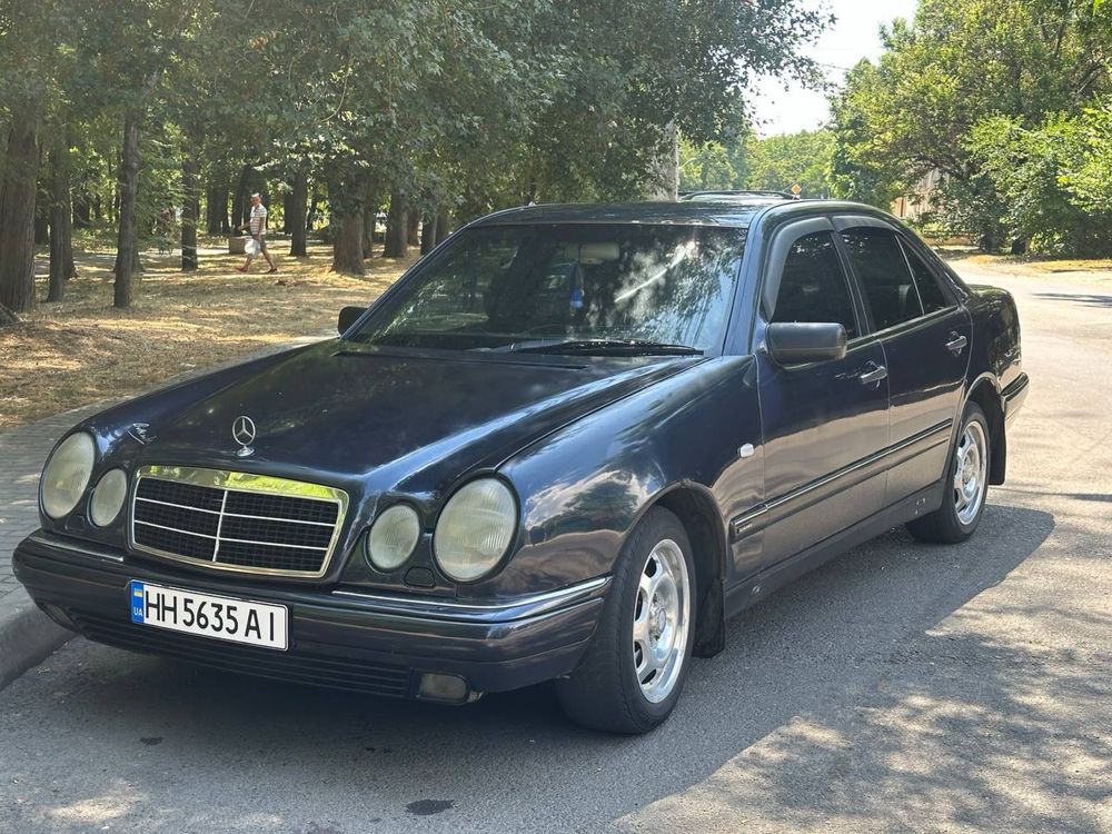 Mercedes-Benz W210