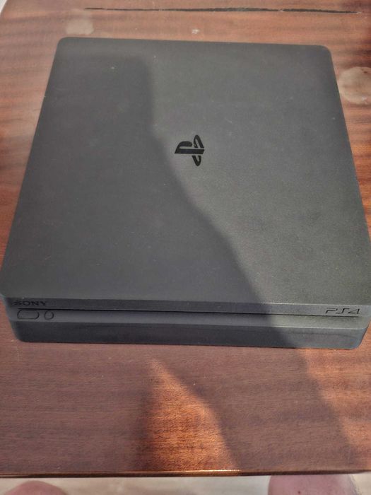 Vendo Playstation 4  em bom estado com acessórios