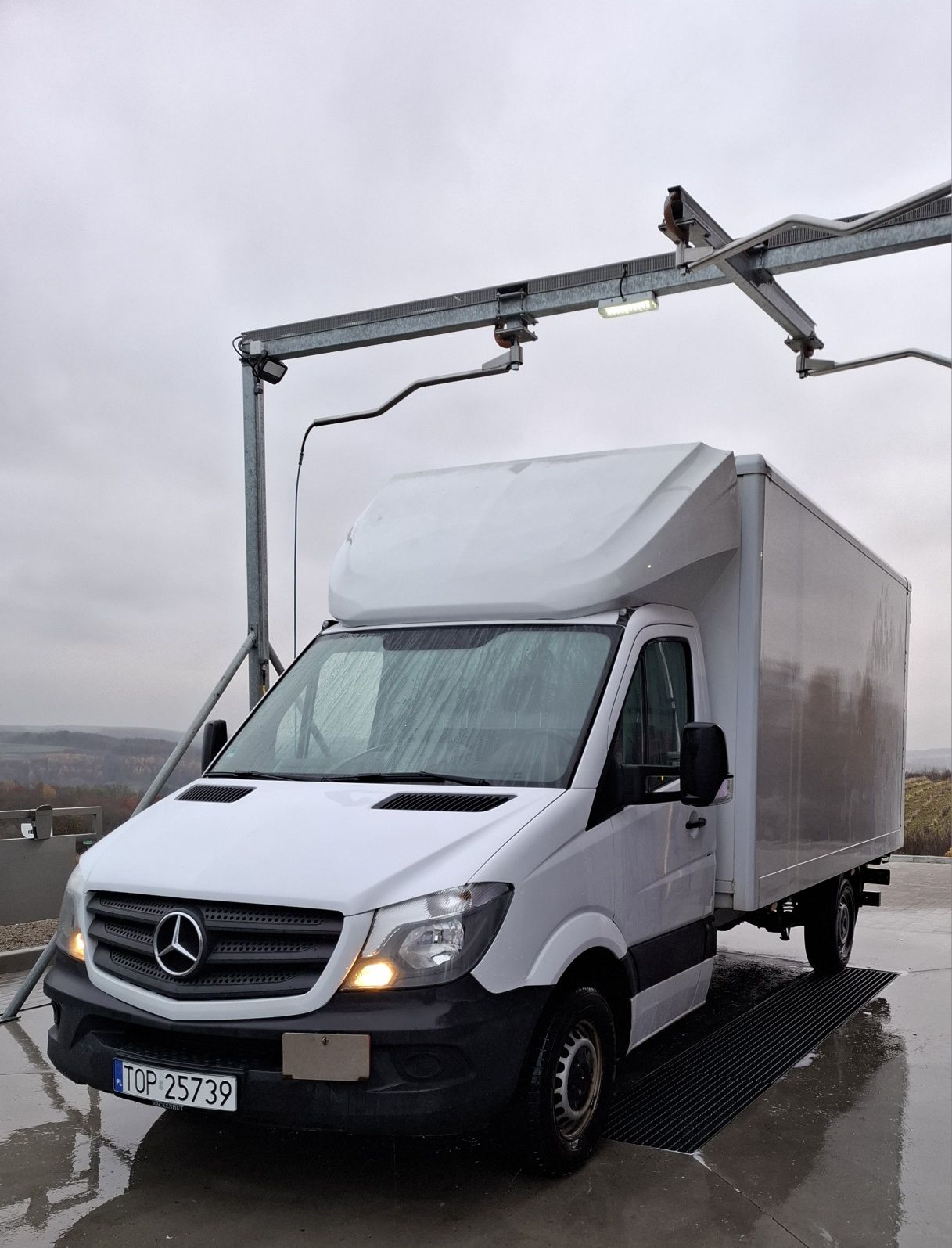 Sprzedam kontener i owiewka 425x225x220