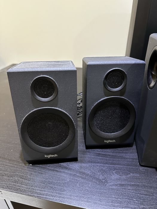 Logitech Z333 Colunas + Subwoofer