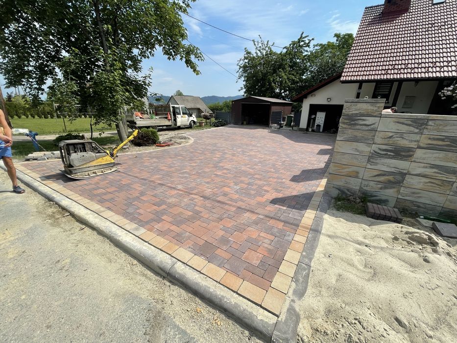 Brukarstwo roboty ziemne kanalizacje ogrodzenia niwelacja tere Koparki