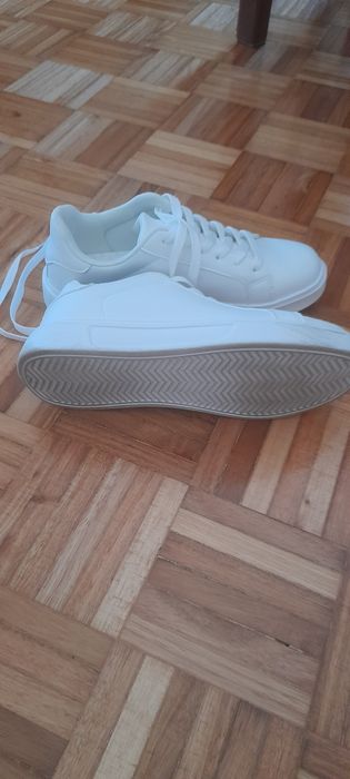 Sapatilhas brancas