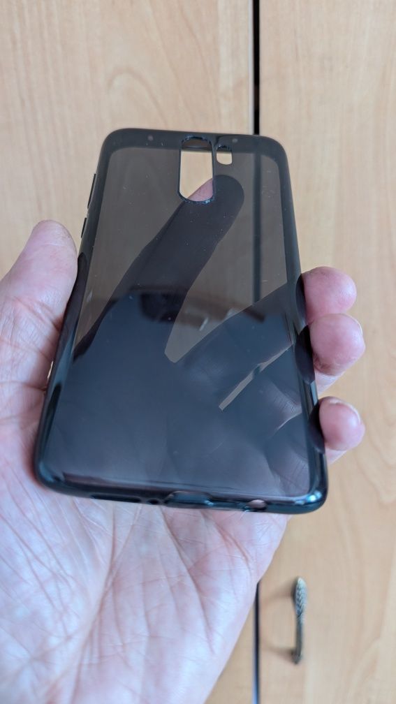 Чохли: Redmi 8pro, Pixel 7pro.