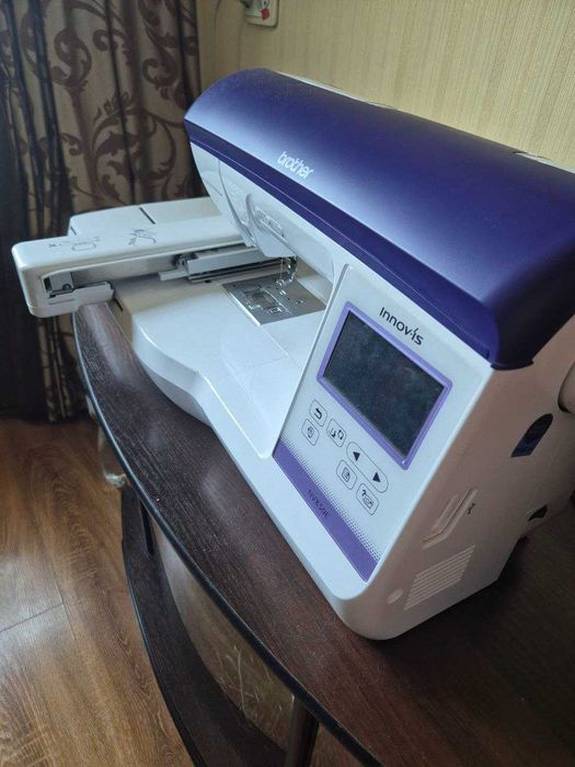 Вишивальна машина Brother Innov-is NV850E