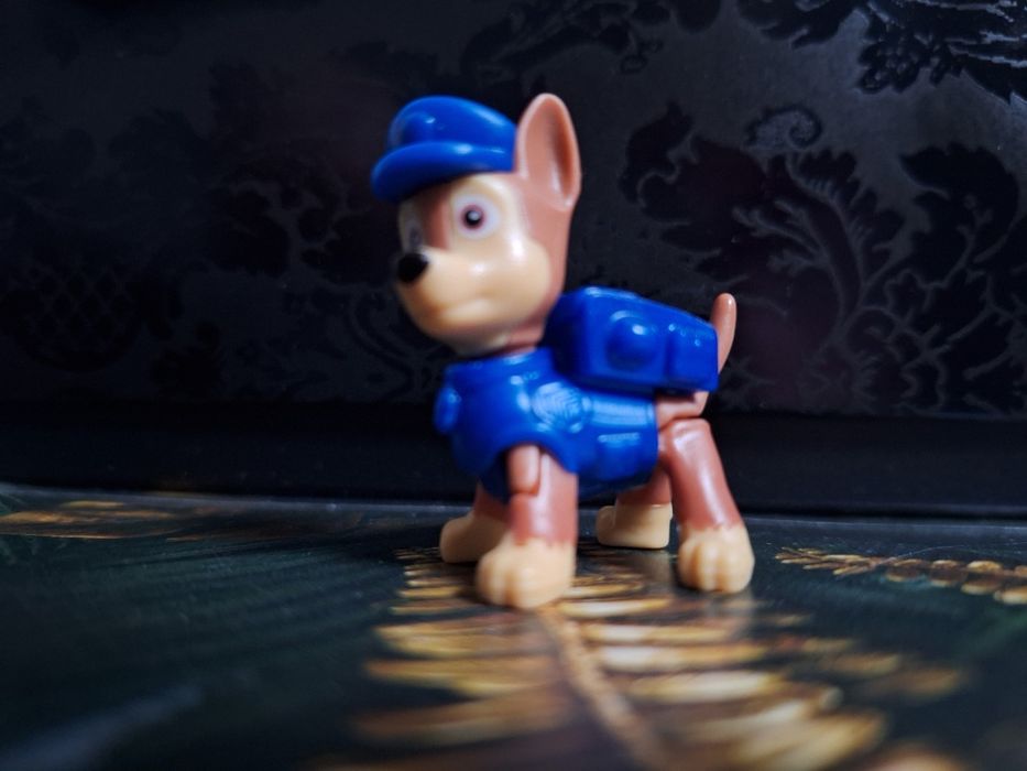 Psi Patrol Kinder figurka Chase