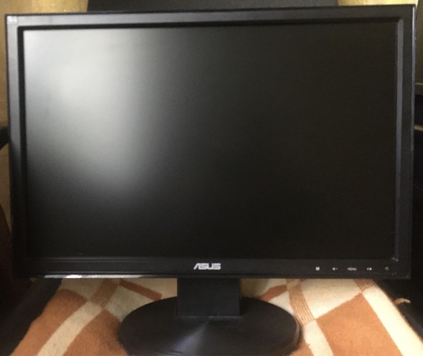 Монитор ASUS під відновлення.