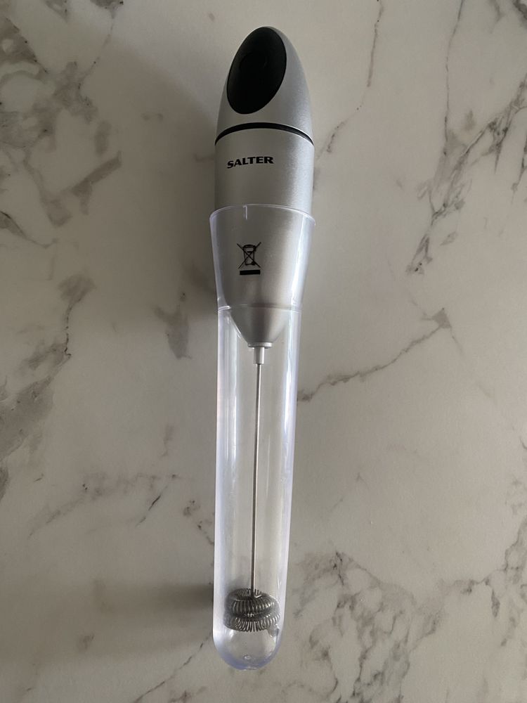 Ręczny spieniacz do mleka Salter