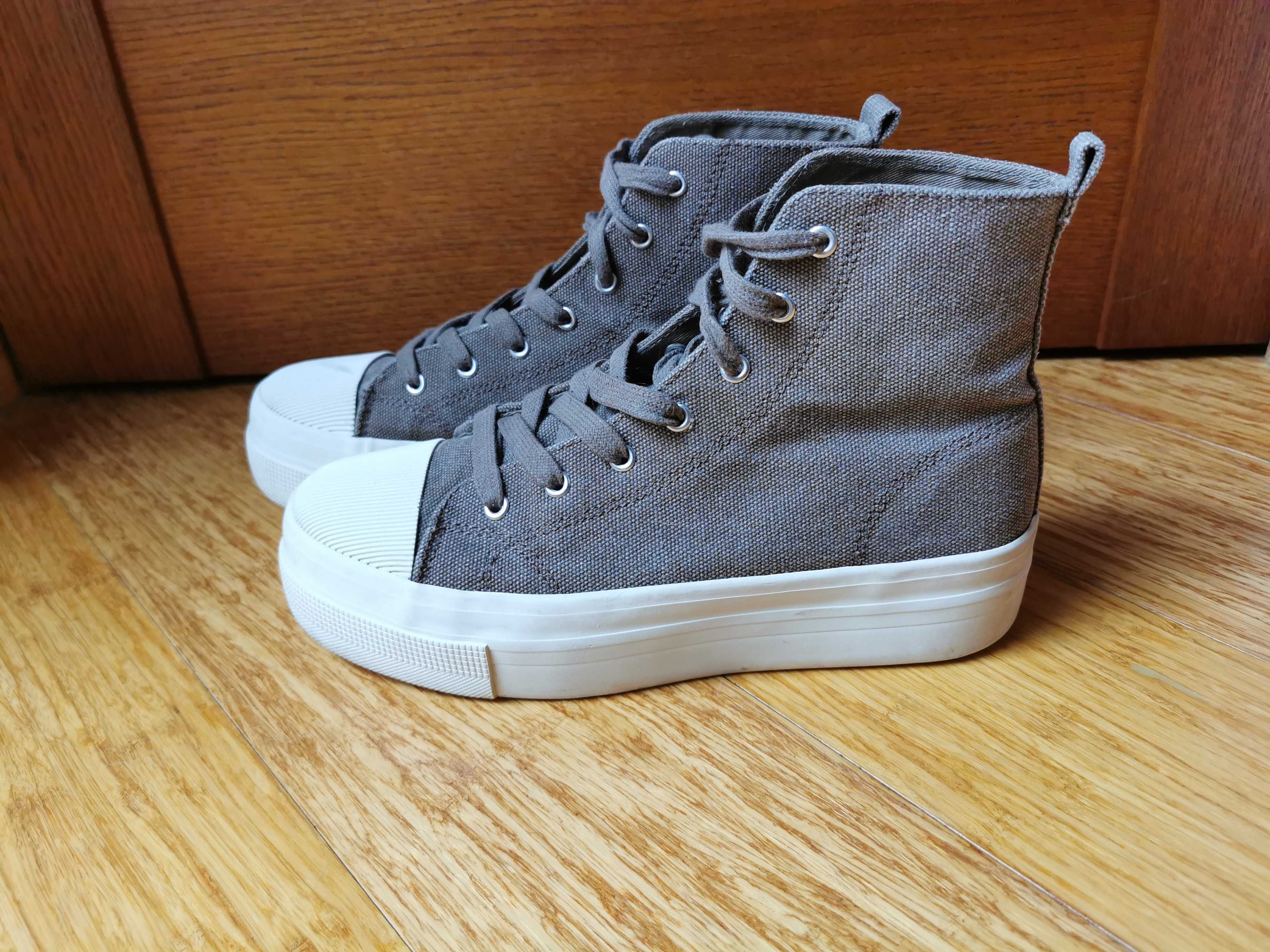 Sneakersy, trampki pull&bear, rozm. 38, beżowe, wysokie podeszwy