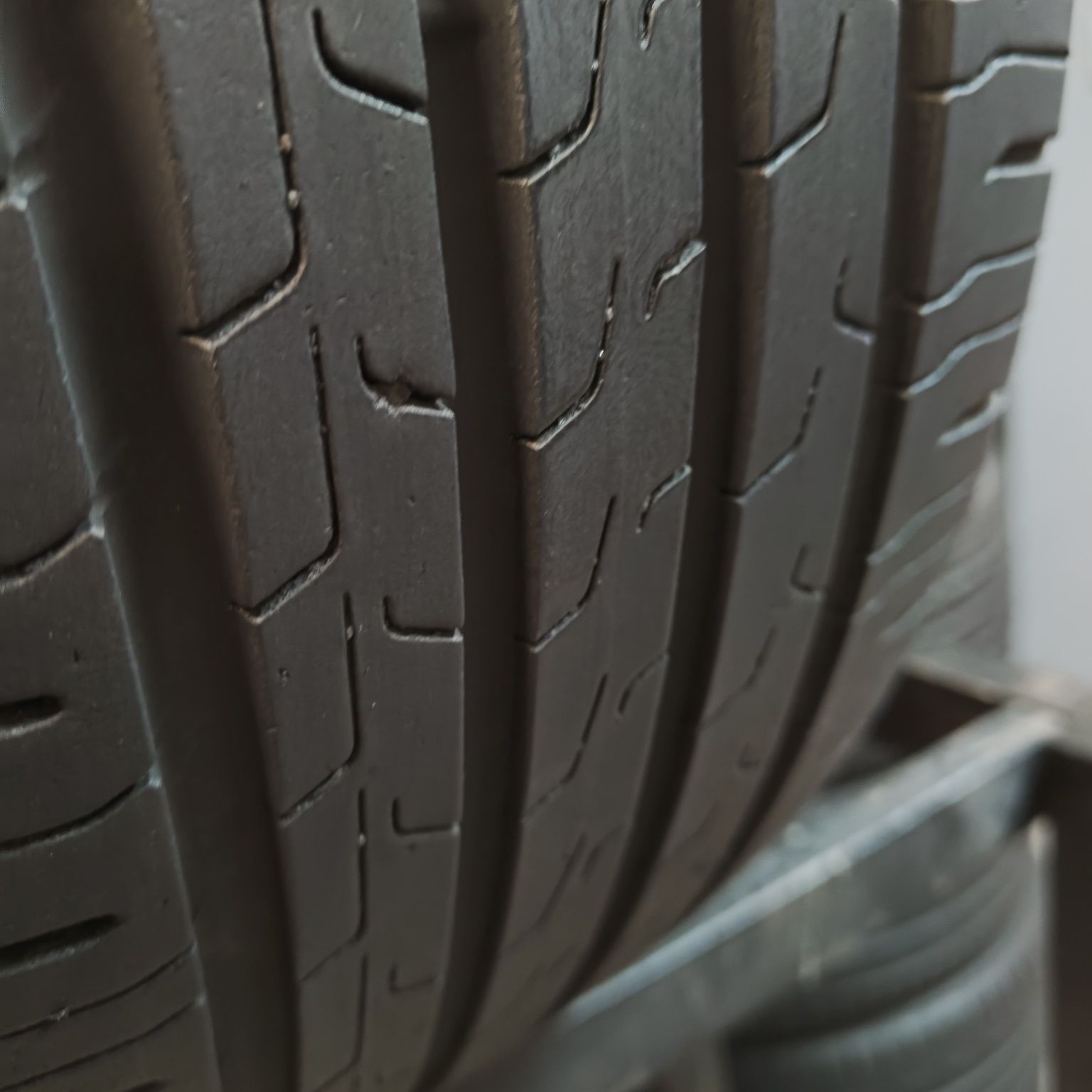 225/45/18 Sprzedam parę opon letnich Continental