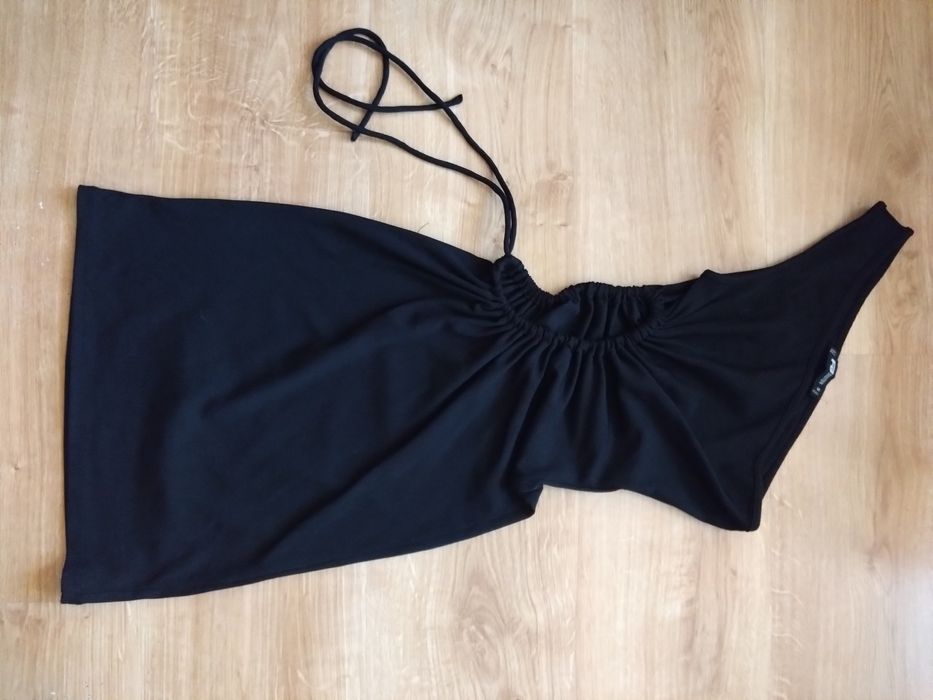 Asymetryczna sukienka z wycięciem na jedno ramię S