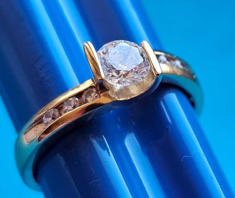 Złoty pierścionek z cyrkoniami diamentowymi 3,07 gr.pr.585–przepiękny!