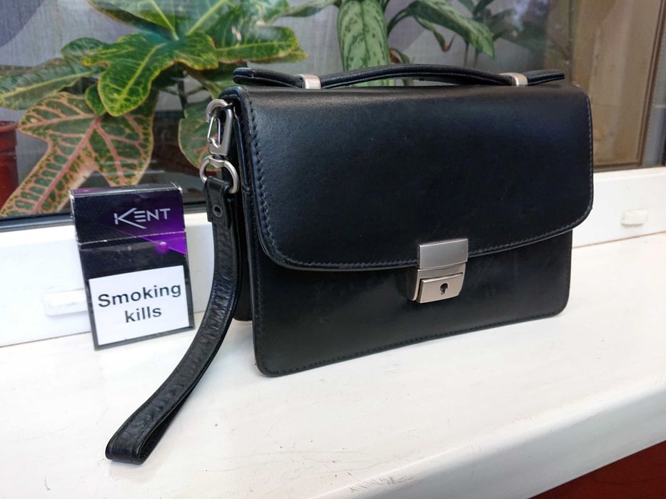 Легкая и удобная  кожаная барсетка из Англии!